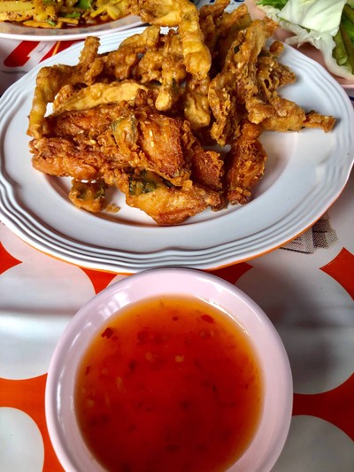 ปีกไก่ทอดผสมเห็ดทอด