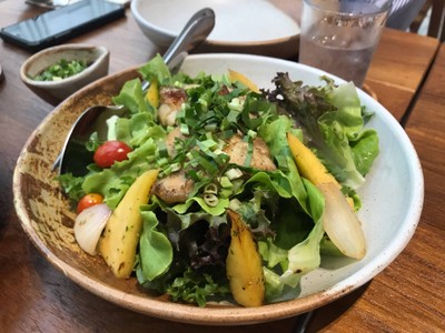 สลัดไก่ย่าง