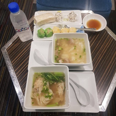 อาหาร หรือ เครื่องดื่ม