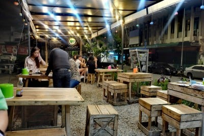 บรรยากาศ ลาบบังเกอร์ สาขา2  ร้านอยู่หน้าสนามกีฬาเทศบาลนครเชียงใหม่