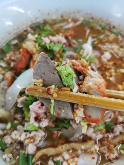ก๋วยเตี๋ยวเกี๊ยวฟรี ท่าพระจันทร์