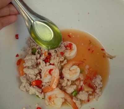 วิธีทำ ยำก้านคะน้าฮ่องกง