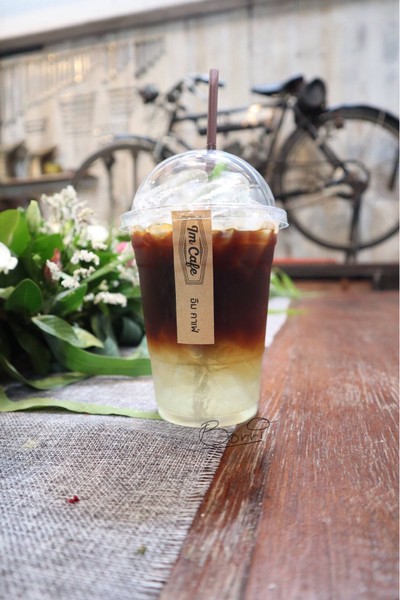 Iced pandan coffee americano  น้ำใบเตยผสมอเมริกาโน่ รสชาติหอมสดชื่น