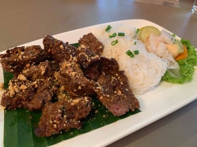 เส้นหมี่เนื้อย่าง