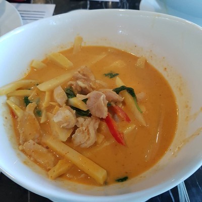 แกงเผ็ดหน่อไม้ไก่