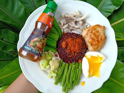 วิธีทำ อกไก่ย่าง น้ำพริก ผักลวก วิธีทำ อกไก่ย่าง น้ำพริก ผักลวก
