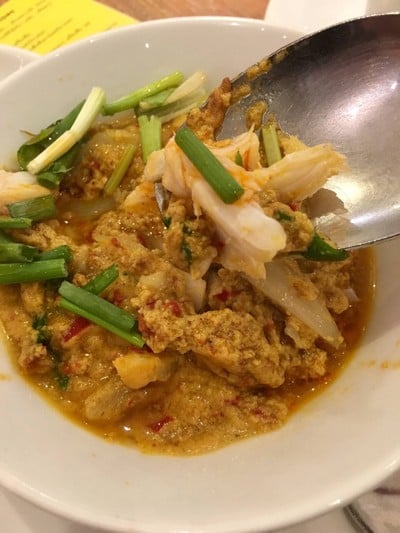 ผัดผงกะหรี่เนื้อปู