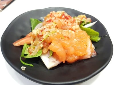 ยำแซลมอน