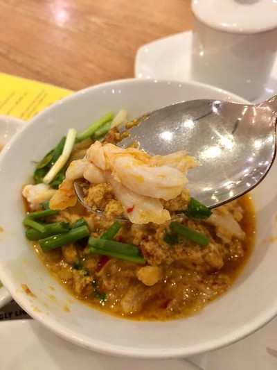 ผัดผงกะหรี่เนื้อปู