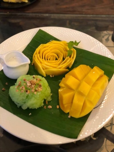 ข้าวเหนียวมะม่วงข้างวัง