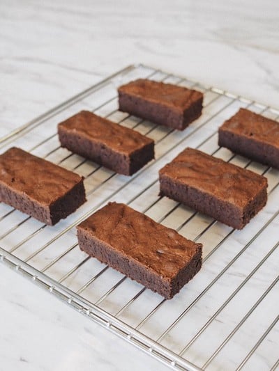Brownies With Crunchy Top (บราวน์นี่หน้ากรอบ)
