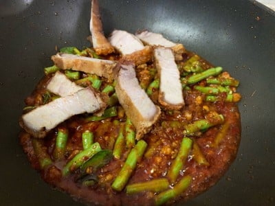 วิธีทำ ผัดพริกแกงถั่วหมูกรอบ วิธีทำ ผัดพริกแกงถั่วหมูกรอบ