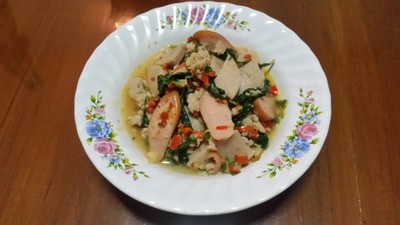 วิธีทำ ผัดกระเพราหมูสามเหล่า