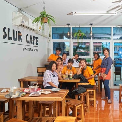 บรรยากาศ Slur Cafe' ชนแดน