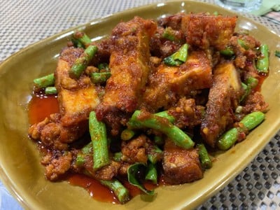 วิธีทำ ผัดพริกแกงถั่วหมูกรอบ วิธีทำ ผัดพริกแกงถั่วหมูกรอบ