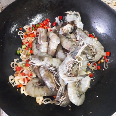 วิธีทำ กุ้งผัดพริกสด