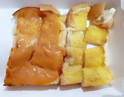 ขนมปังปิ้งสังขยาไข่ + ขนมปังปิ้งเนยน้ำตาล