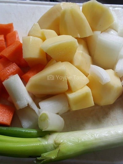 วิธีทำ ซุปไก่มันฝรั่ง ใส่ต้นหอมญี่ปุ่น วิธีทำ ซุปไก่มันฝรั่ง ใส่ต้นหอมญี่ปุ่น