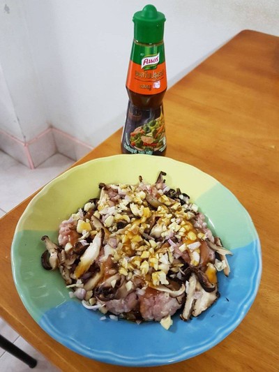 วิธีทำ หมูทอดเห็ดหอม วิธีทำ หมูทอดเห็ดหอม