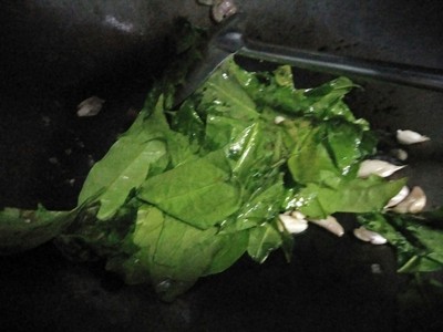 วิธีทำ ใบเหลียงผัดไข่