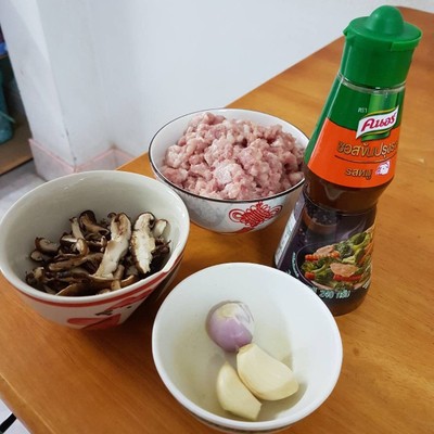 วิธีทำ หมูทอดเห็ดหอม วิธีทำ หมูทอดเห็ดหอม