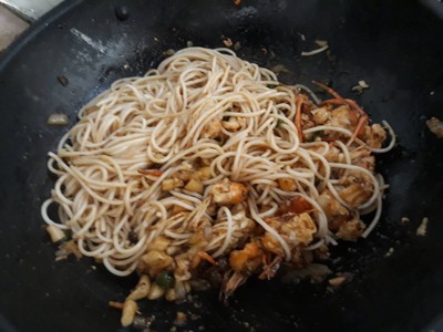 วิธีทำ สปาเก็ตตี้กุ้งผัดพริกสด