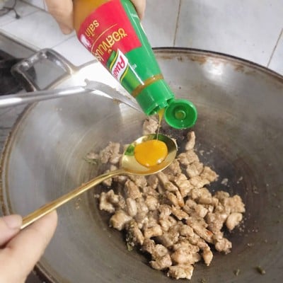 วิธีทำ หมูผัดกะปิ กลิ่นหอม สุดซี๊ดดด 💥🌶 วิธีทำ หมูผัดกะปิ กลิ่นหอม สุดซี๊ดดด 💥🌶