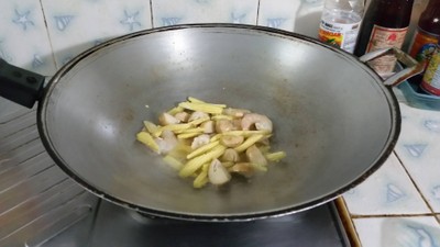 วิธีทำ ผัดข้าวโพดอ่อนเห็ดฟางใส่กุ้ง
