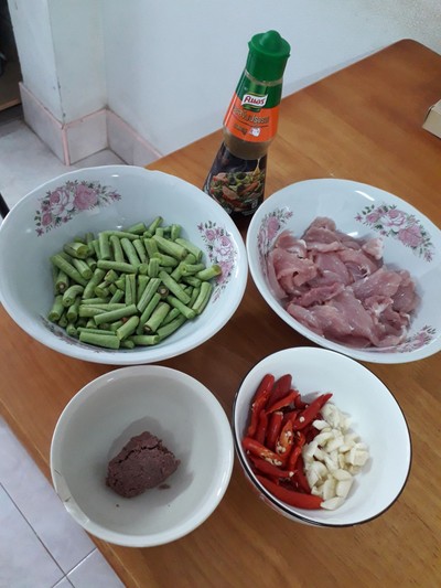 วิธีทำ หมูผัดกะปิพริกสด วิธีทำ หมูผัดกะปิพริกสด