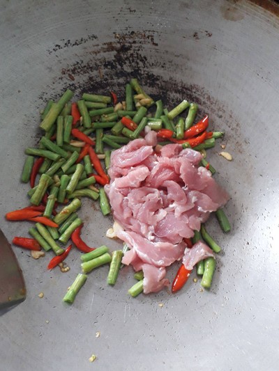 วิธีทำ หมูผัดกะปิพริกสด วิธีทำ หมูผัดกะปิพริกสด