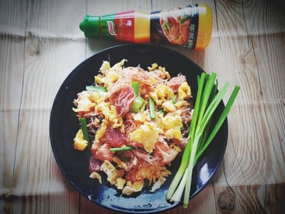 ผัดหมี่ซอสเย็นตาโฟอกไก่