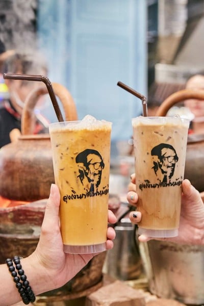 เมนูของร้าน ลุงเงินกาแฟหม้อดิน สาขาไอคอนสยาม