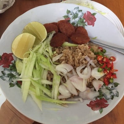 ต่อหมูหวานสำหรับทานกับข้าวคลุกกะปิ
