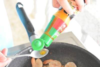 วิธีทำ กุ้งผัดพริกขี้หนูอ่อน