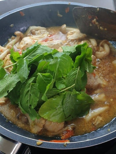วิธีทำ กะเพราอกไก่