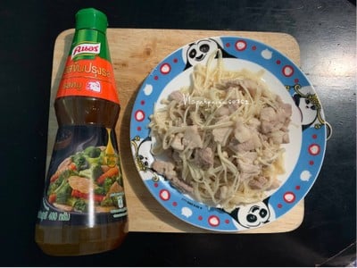 สามชั้นผัดเห็ดเข็มทอง สามชั้นผัดเห็ดเข็มทอง