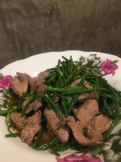 ดอกกุยช่ายผัดตับ