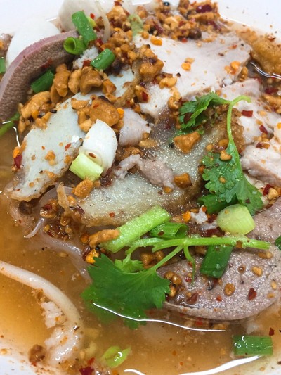 ก๋วยเตี๋ยวซี่โครงหมูต้มยำ