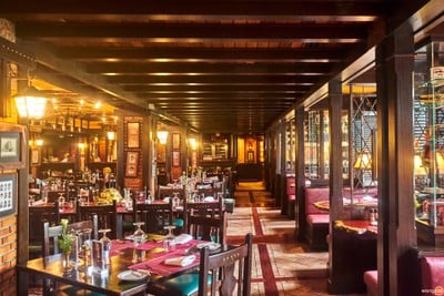 Neil's Tavern Restaurant  ร่วมฤดี (Ruamrudee)