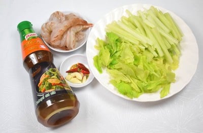 วิธีทำ เซเลอรี่ผัดกุ้ง วิธีทำ เซเลอรี่ผัดกุ้ง