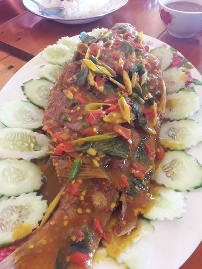 ปลาทับทิมราดพริกแกง