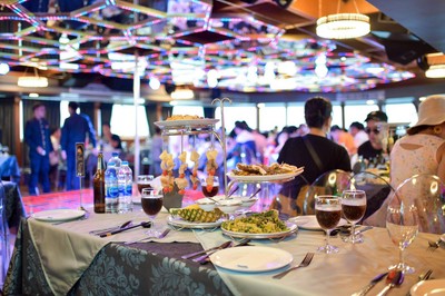 ล่องเรือดินเนอร์ ทานอาหารชมคาบาเร่ต์โชว์
