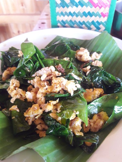 ใบเหลียงผัดไข่