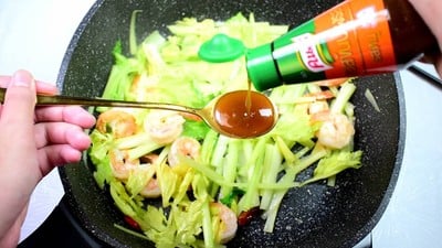 วิธีทำ เซเลอรี่ผัดกุ้ง วิธีทำ เซเลอรี่ผัดกุ้ง