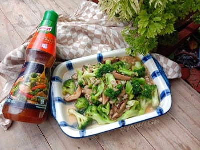 ผัดบร็อคโคลี่เห็ดหอมหมูสับ ผัดบร็อคโคลี่เห็ดหอมหมูสับ
