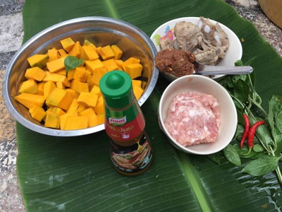 วิธีทำ แกงฟักทองใส่กระดูกซี่โครง หมูสับ