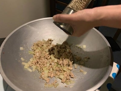 วิธีทำ หมูสับผัดหอมใหญ่ วิธีทำ หมูสับผัดหอมใหญ่