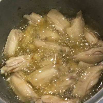 วิธีทำ ปีกกลางไก่ทอดกรอบคลุกพริกหม่าล่า วิธีทำ ปีกกลางไก่ทอดกรอบคลุกพริกหม่าล่า