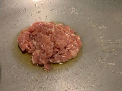 วิธีทำ หมูสับผัดหอมใหญ่ วิธีทำ หมูสับผัดหอมใหญ่