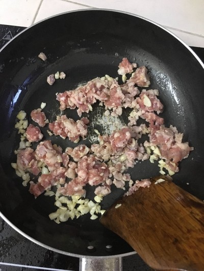 วิธีทำ ผัดเห็ดหมูสับราดเต้าหู้